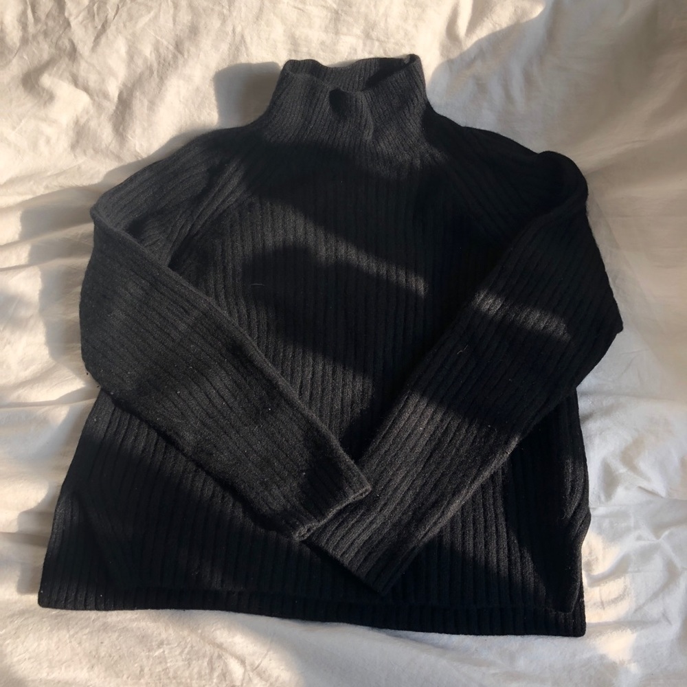 Everlane black rib mockneck sweater